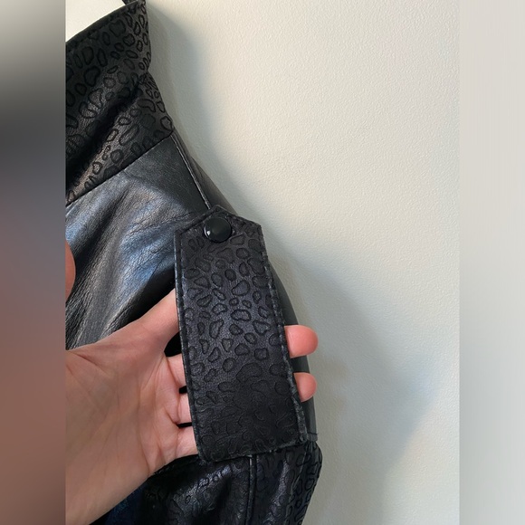 Vintage black leather batwing jacket - Picture 10 of 16